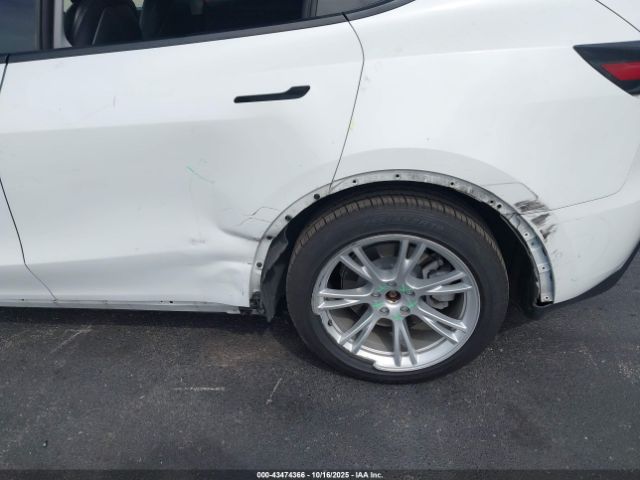 2021 TESLA MODEL Y 5YJYGDEE3MF079911 Photo 5