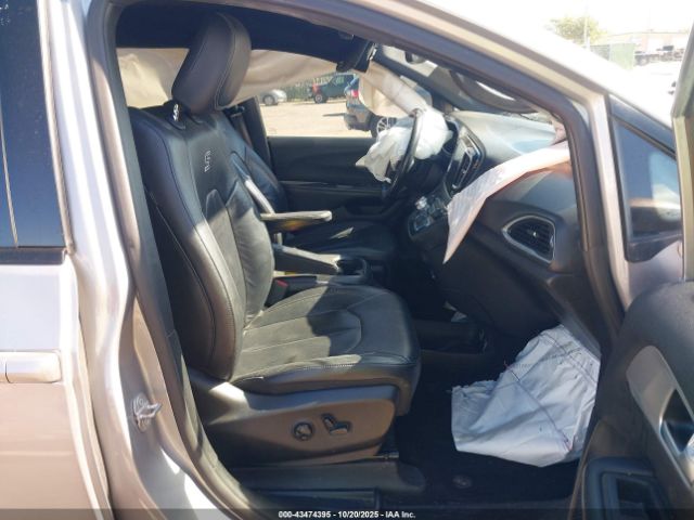 2018 CHRYSLER PACIFICA 2C4RC1EG9JR236325 Photo 4