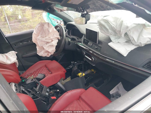 2018 AUDI SQ5 WA1A4AFY8J2158694 Photo 4