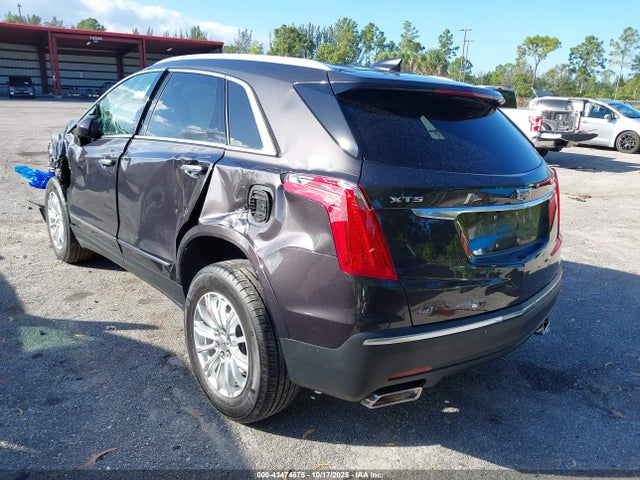 2018 CADILLAC XT5 1GYKNARS0JZ121655 Photo 2