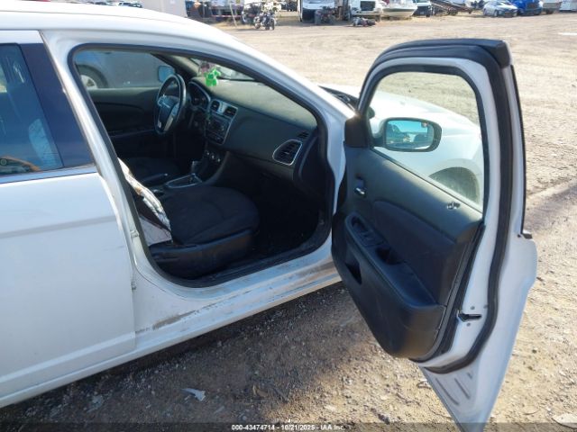 2014 CHRYSLER 200 1C3CCBBG4EN180298 Photo 4