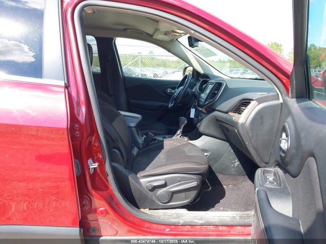 1C4PJLCB5GW190699 Jeep Cherokee