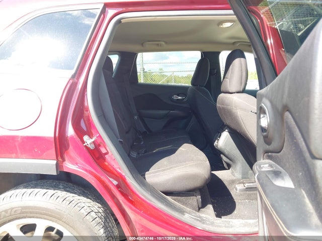 1C4PJLCB5GW190699 Jeep Cherokee