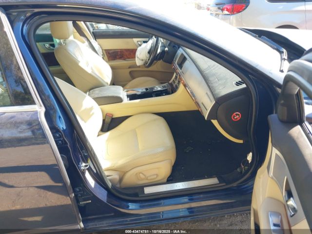 2012 JAGUAR XF SAJWA0FBXCLS46641 Photo 4
