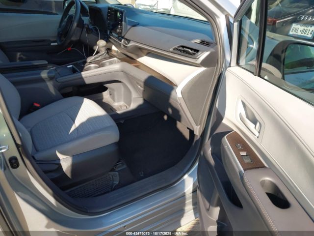 2022 TOYOTA SIENNA 5TDKRKEC7NS098087 Photo 4