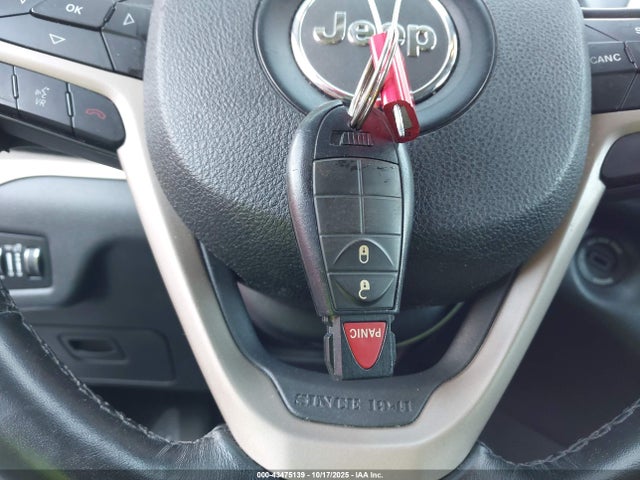 Jeep Cherokee Latitude 2015 1C4PJMCB5FW766957 Image 28