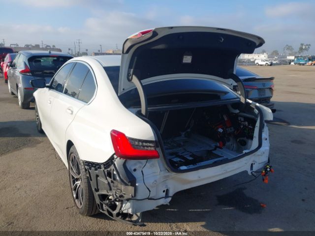 2019 BMW 330I WBA5R1C56KAK11061 Photo 2