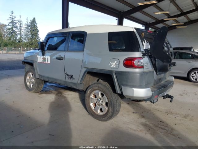 2014 TOYOTA FJ CRUISER JTEBU4BF3EK183777 Photo 2