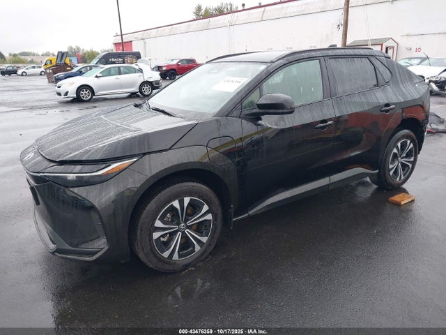 Toyota BZ4X XLE 2025 JTMAAAAAXSA071119 Image 2