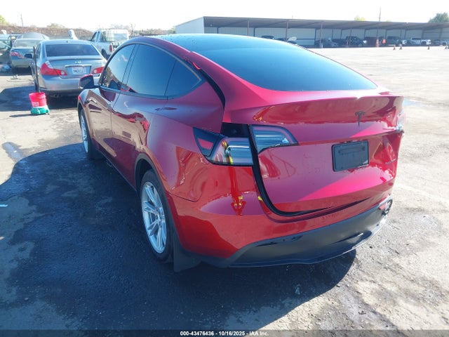 2024 TESLA MODEL Y 7SAYGDEE2RF081255 Photo 2