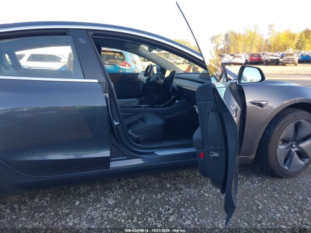 2018 TESLA MODEL 3 5YJ3E1EA8JF016262 Photo 4