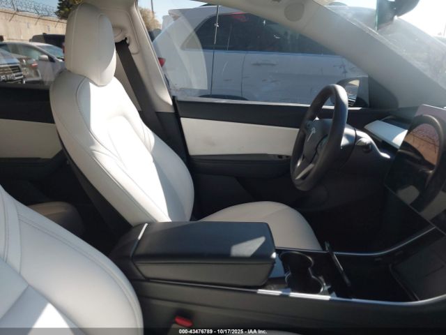 2021 TESLA MODEL Y 5YJYGDEF9MF097922 Photo 4