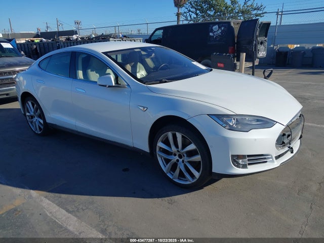 2015 TESLA MODEL S 5YJSA1H18FFP75908 Photo 0