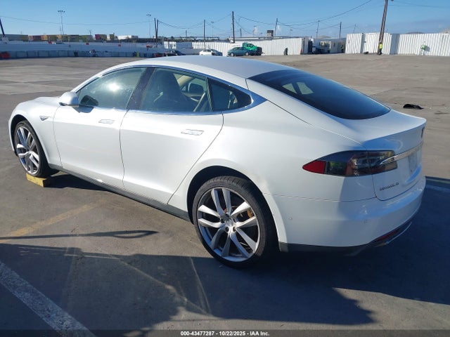 2015 TESLA MODEL S 5YJSA1H18FFP75908 Photo 2