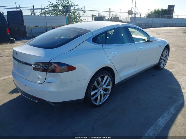 2015 TESLA MODEL S 5YJSA1H18FFP75908 Photo 3