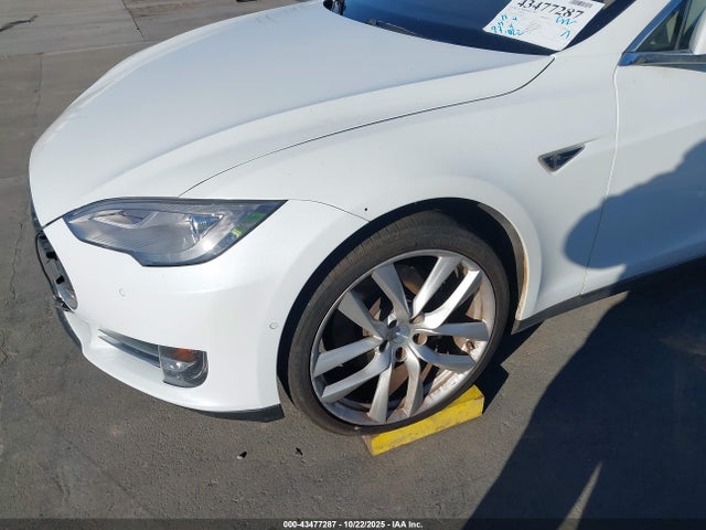 2015 TESLA MODEL S 5YJSA1H18FFP75908 Photo 5