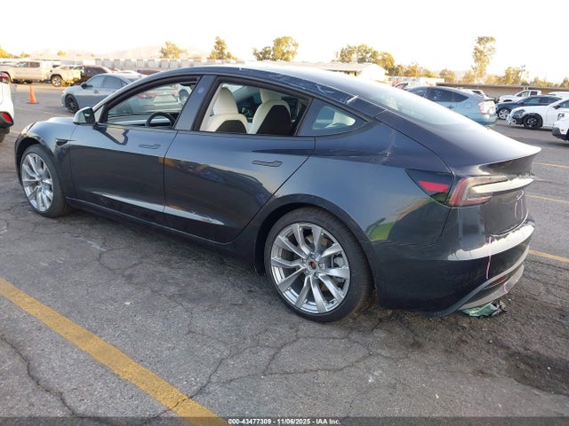 2025 TESLA MODEL 3 5YJ3E1EA4SF009424 Photo 2