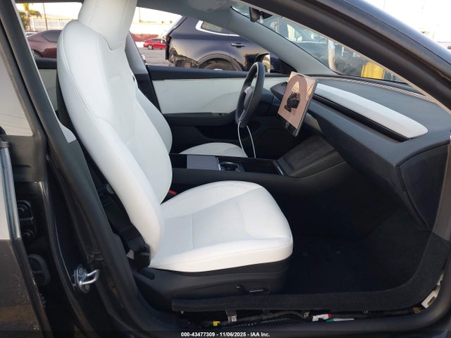 2025 TESLA MODEL 3 5YJ3E1EA4SF009424 Photo 4