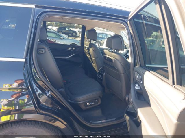 2025 BMW X7 5UX23EM03S9X05153 Photo 7