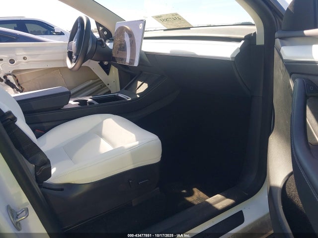 2023 TESLA MODEL Y 7SAYGDEE0PF696254 Photo 4