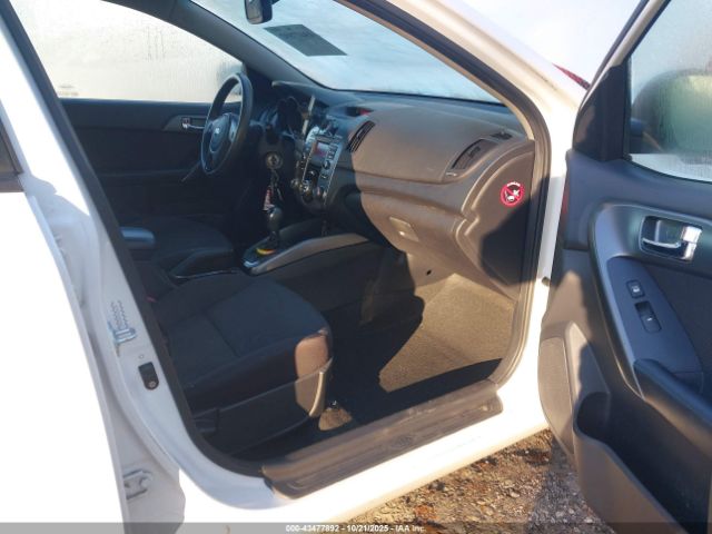 2013 KIA FORTE KNAFU4A23D5656169 Photo 4