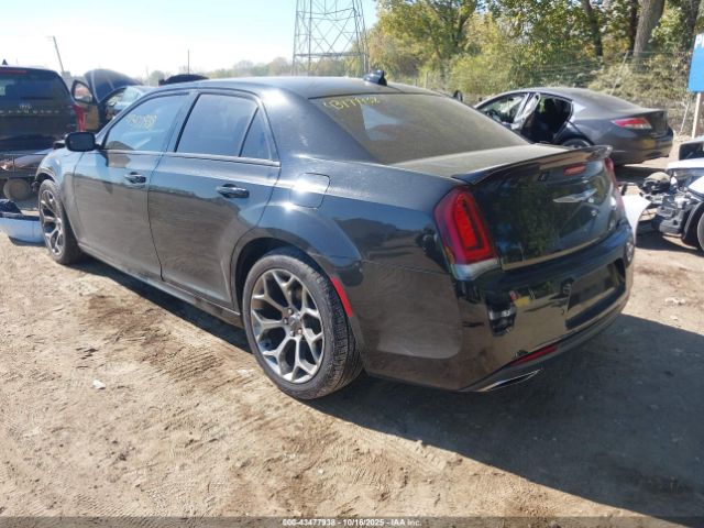 2018 CHRYSLER 300 2C3CCABG2JH262141 Photo 2