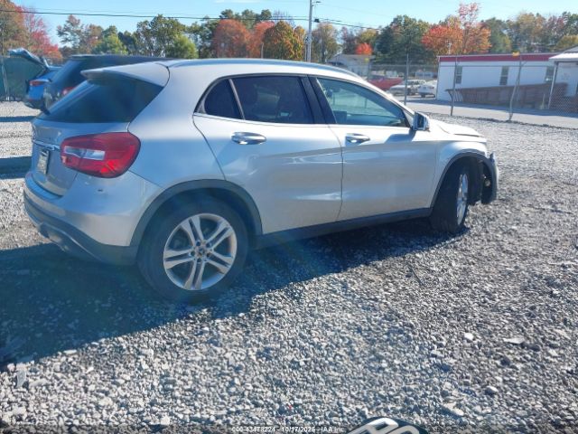 2018 MERCEDES-BENZ GLA 250 WDCTG4GB5JJ490318 Photo 3