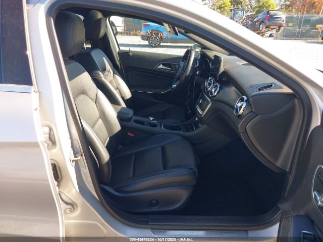 2018 MERCEDES-BENZ GLA 250 WDCTG4GB5JJ490318 Photo 4