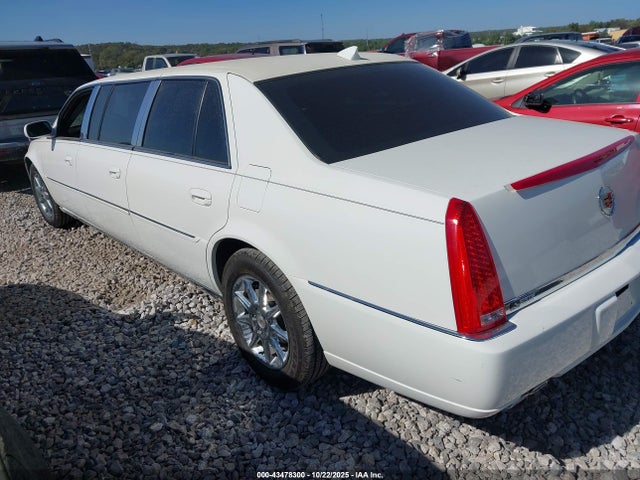2011 CADILLAC DTS 1GE7K9C61BU600106 Photo 2