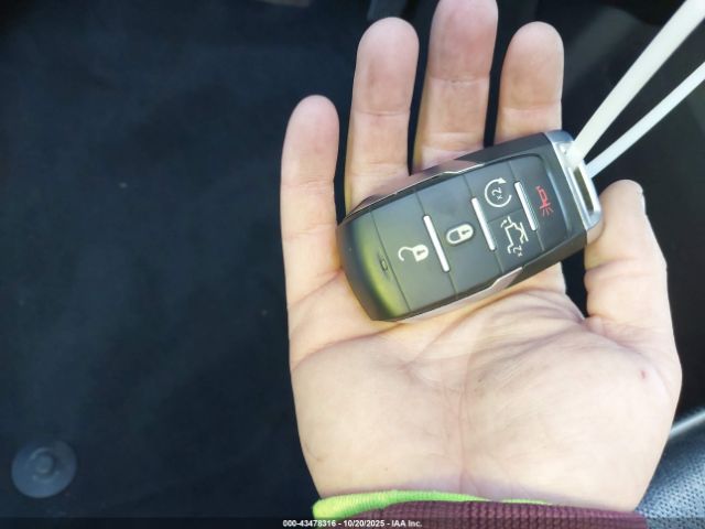 2020 RAM 1500 1C6RREJT9LN321102 Photo 10