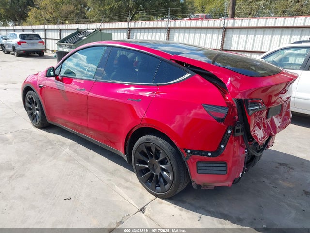 2023 TESLA MODEL Y 7SAYGDEE1PF897225 Photo 2