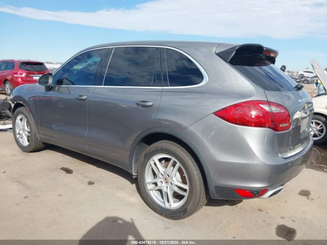 2013 PORSCHE CAYENNE WP1AA2A25DLA03699 Photo 2