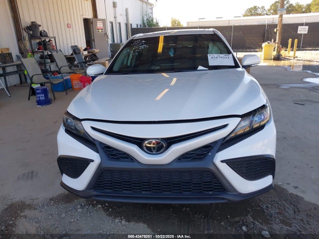 43479251 :رقم المزاد ، 4T1T11AK2NU638374 vin ، 2022 Toyota Camry Se مزاد بيع