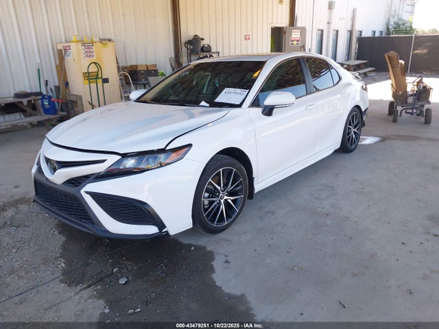 43479251 :رقم المزاد ، 4T1T11AK2NU638374 vin ، 2022 Toyota Camry Se مزاد بيع