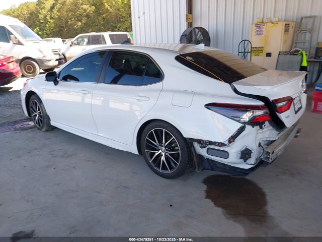 43479251 :رقم المزاد ، 4T1T11AK2NU638374 vin ، 2022 Toyota Camry Se مزاد بيع