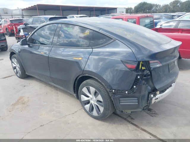 2024 TESLA MODEL Y 7SAYGDEE5RA227483 Photo 2