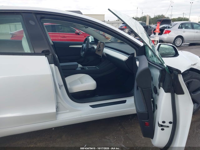 2023 TESLA MODEL 3 5YJ3E1EA8PF426472 Photo 4