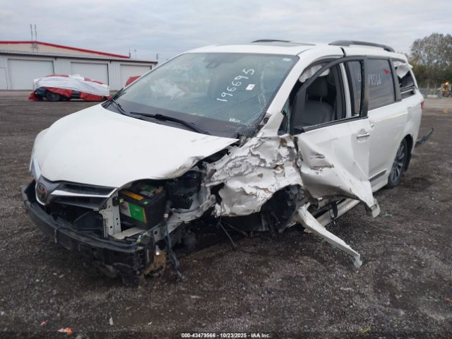 2018 TOYOTA SIENNA 5TDDZ3DC2JS196695 Photo 1