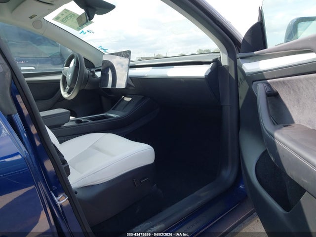 2025 TESLA MODEL Y 7SAYGDED4SF256344 Photo 4