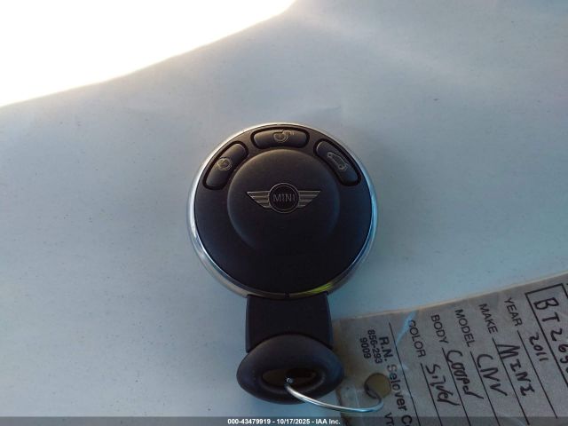 2011 MINI COOPER WMWZN3C56BT265067 Photo 10