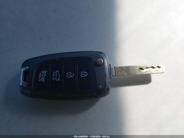5NPLL4AG4MH011387 Hyundai ELANTRA SE