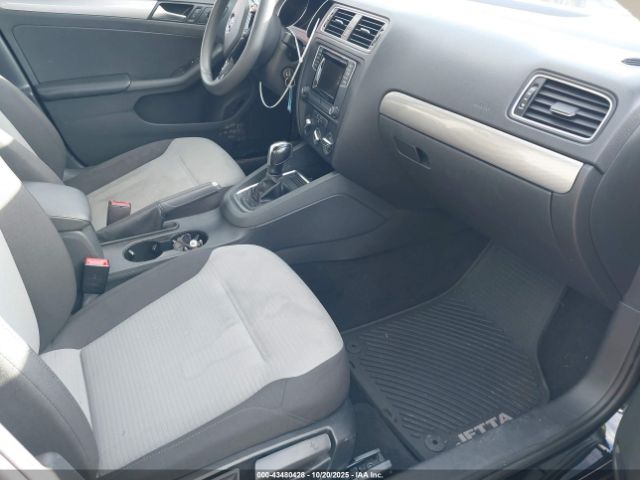 2018 VOLKSWAGEN JETTA 3VW2B7AJXJM247928 Photo 4