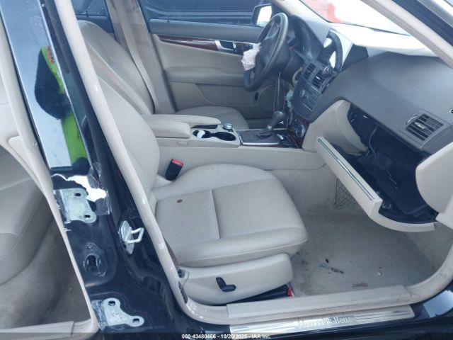 2010 MERCEDES-BENZ C 300 WDDGF5EB9AR102405 Photo 4