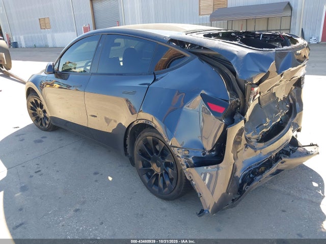 2025 TESLA MODEL Y 7SAYGDEE7SA345847 Photo 2