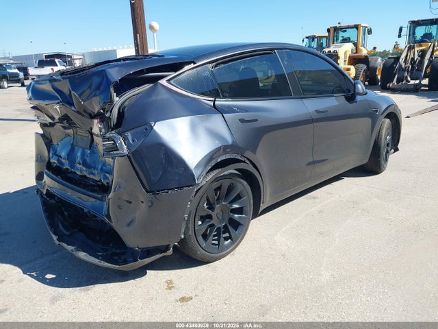 2025 TESLA MODEL Y 7SAYGDEE7SA345847 Photo 3