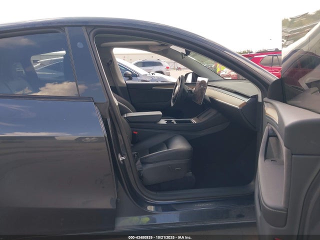 2025 TESLA MODEL Y 7SAYGDEE7SA345847 Photo 4