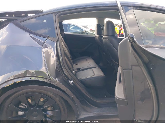 2025 TESLA MODEL Y 7SAYGDEE7SA345847 Photo 7