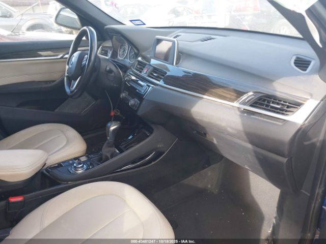 2016 BMW X1 WBXHT3C36GP881681 Photo 4