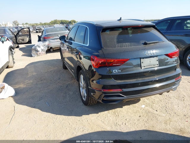 2022 AUDI Q3 WA1EECF38N1021085 Photo 2