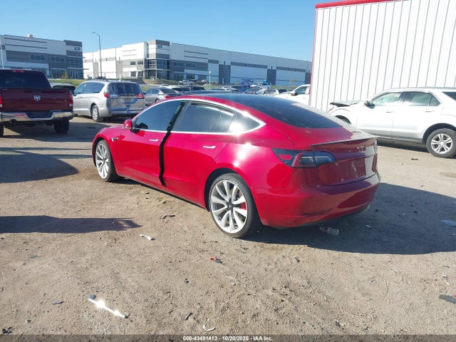 2018 TESLA MODEL 3 5YJ3E1EBXJF106229 Photo 2